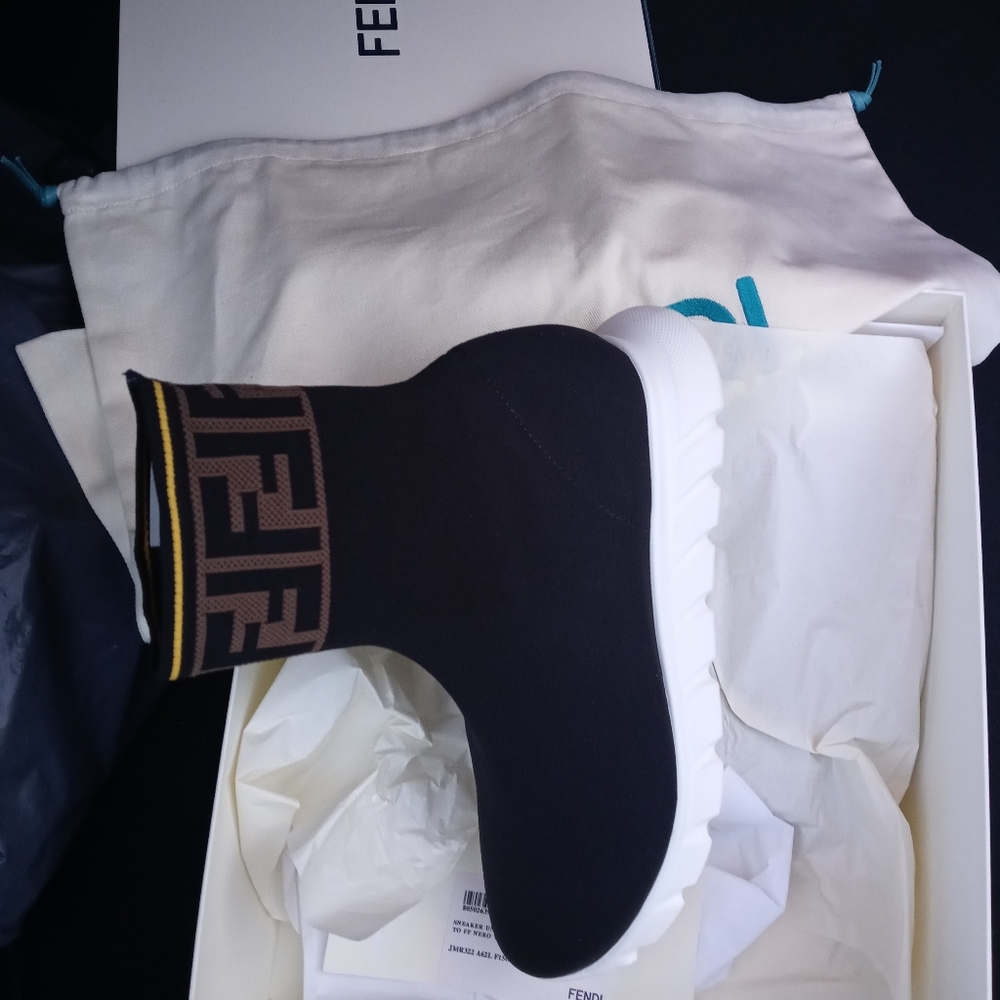 Fendi kids shoe size 7